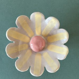 Grosse Bienentränke gelbe Streifen, rosa Mitte